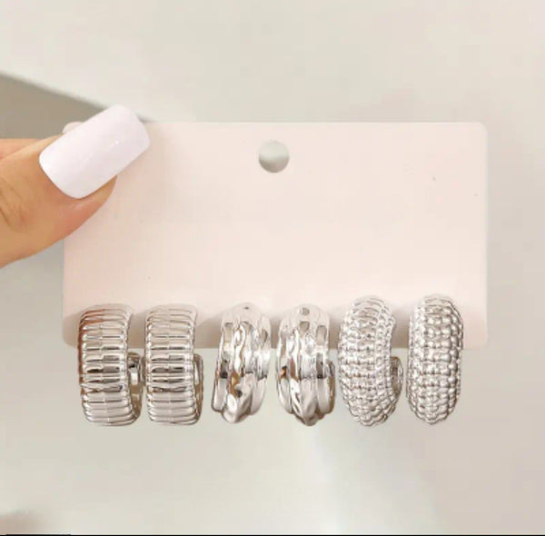 MoUi. New Silver Hoop Earring