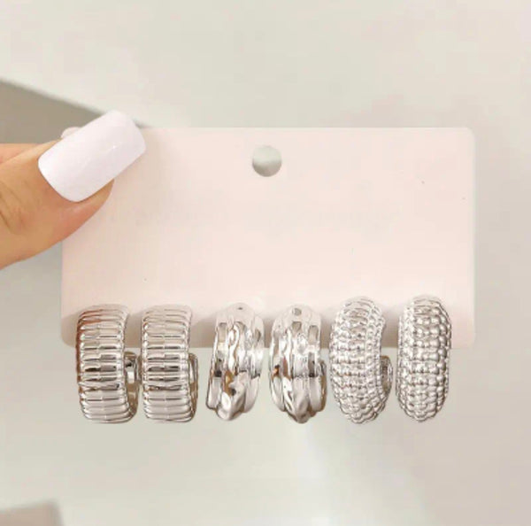 MoUi. New Silver Ribbed Hoop Earring
