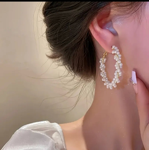 MoUi New Pearl and Gold Twist Hoop