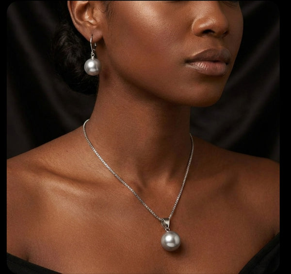 MoUi. New Classic Grey Faux Pearl Pendant Necklace Set