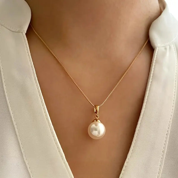 MoUi. New Classic Gold Faux Pearl Pendant Necklace Set