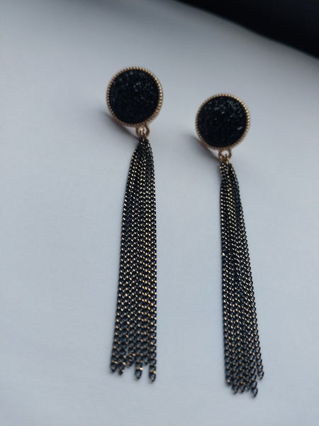 MoUi. Stunning Black Chain Dangle - Storage